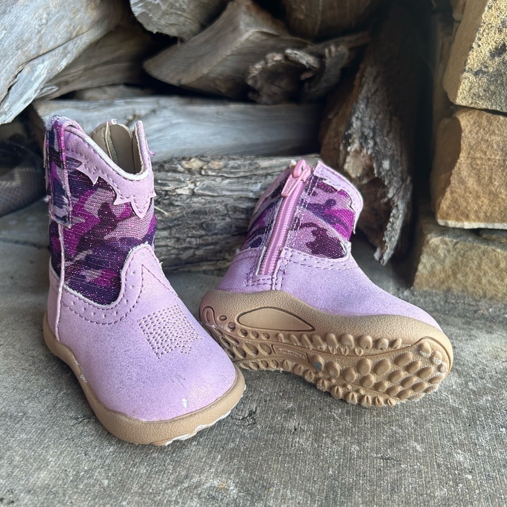 Roper kids faux leather pink Camo infant boots w/inner zipper Sz-1.  C